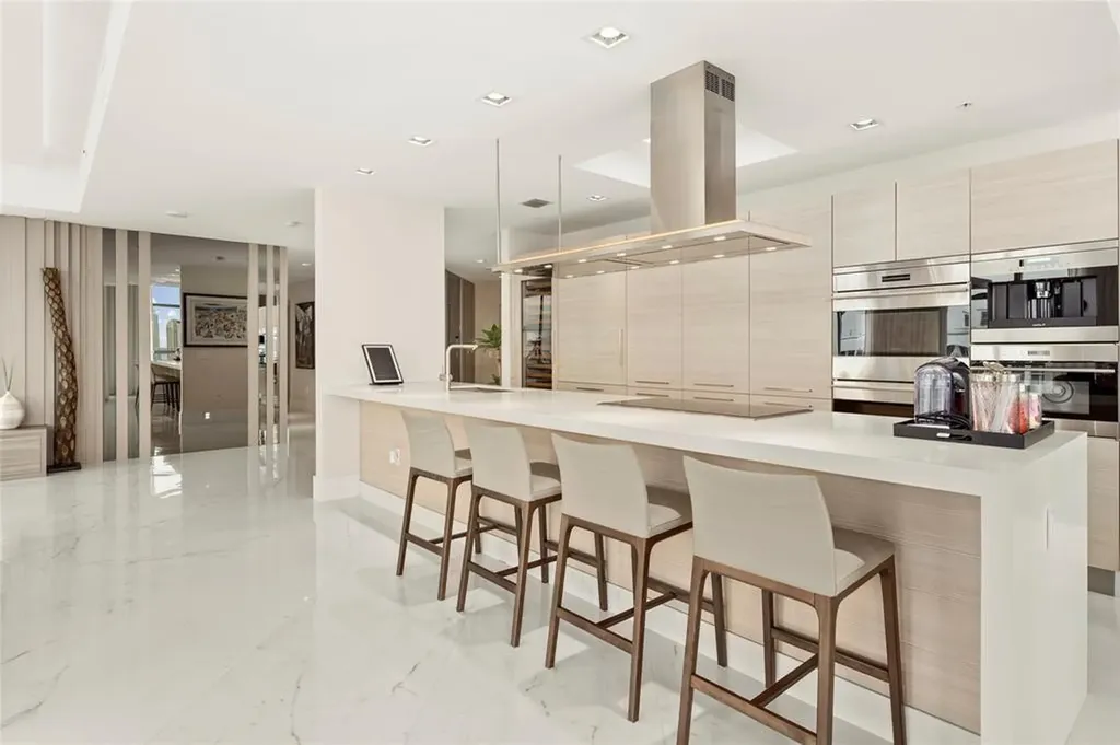 17301 Biscayne Boulevard Aventura FL 33160