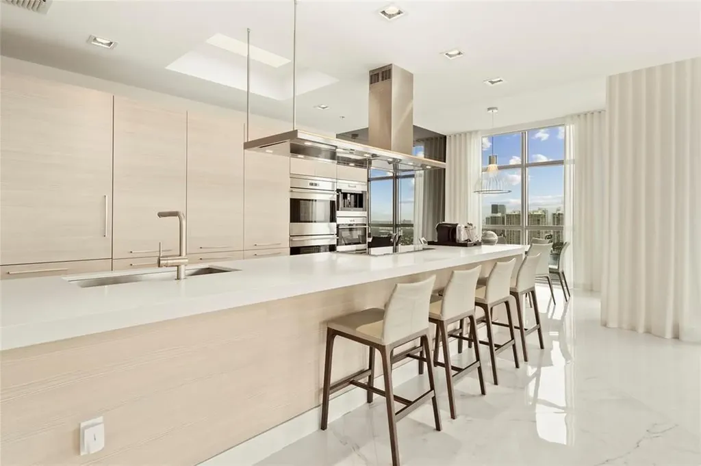 17301 Biscayne Boulevard Aventura FL 33160