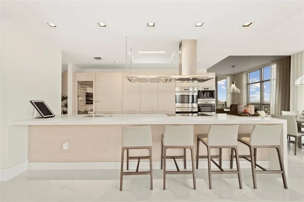 17301 Biscayne Boulevard Aventura FL 33160