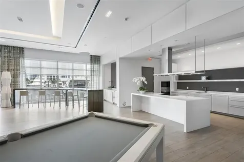 17301 Biscayne Boulevard Aventura FL 33160