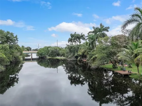1140 E Tropical Way Plantation FL 33317