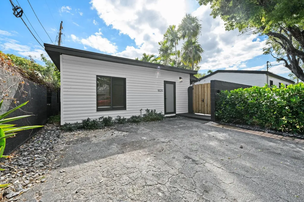 648 NE 16th Terrace Fort Lauderdale FL 33304