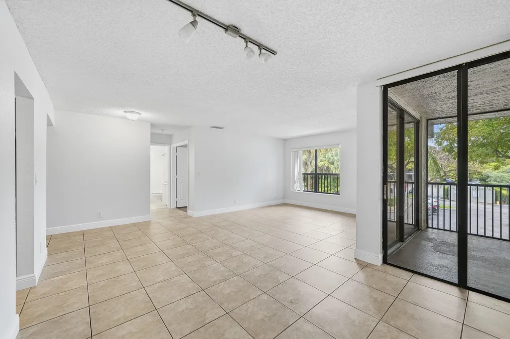 2486 NW 49th Terrace Coconut Creek FL 33063
