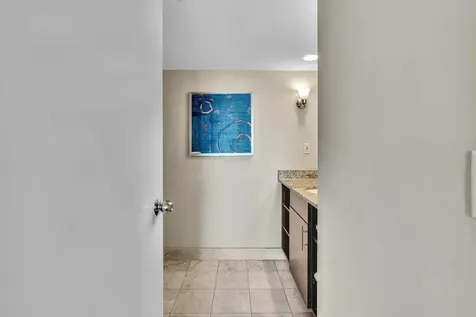 2670 E Sunrise Boulevard Fort Lauderdale FL 33304