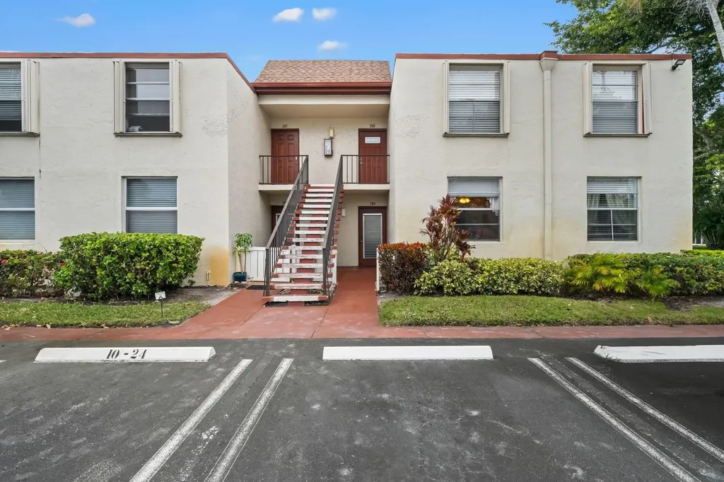 10 Willowbrook Lane Delray Beach FL 33446