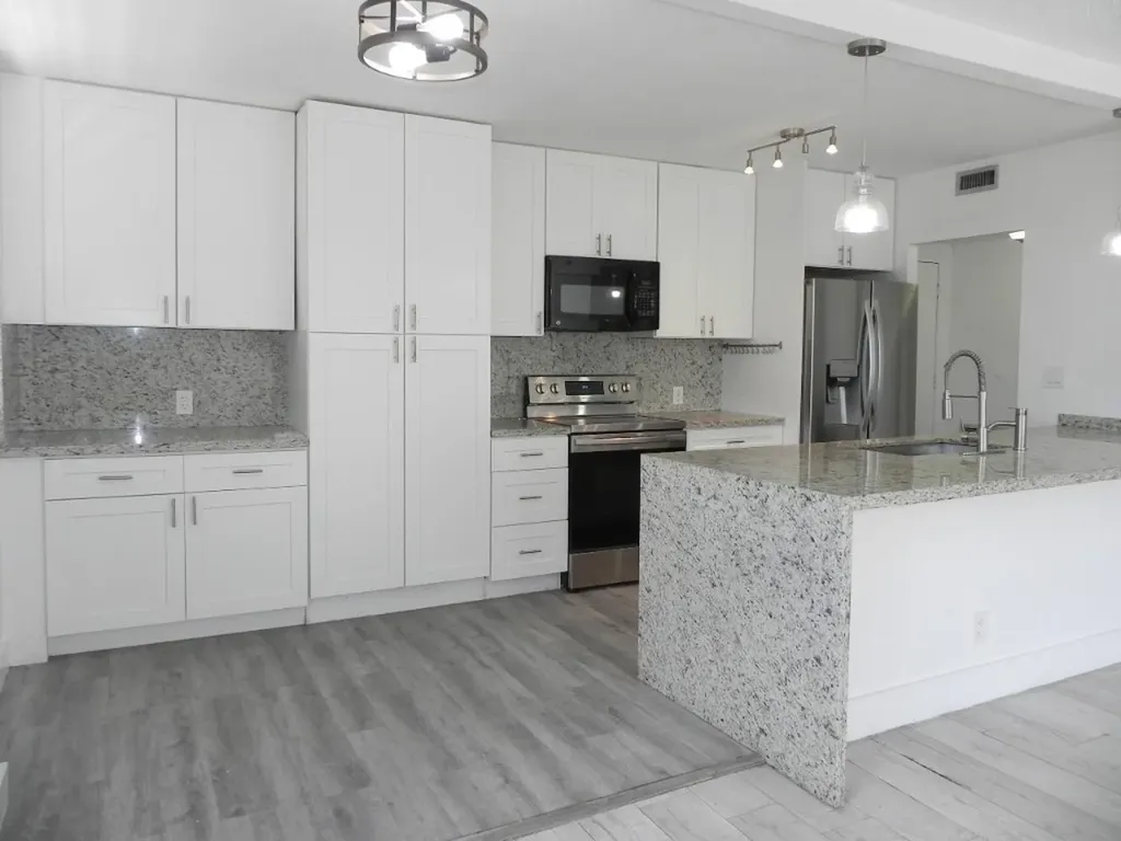 4200 Hillcrest Drive Hollywood FL 33021