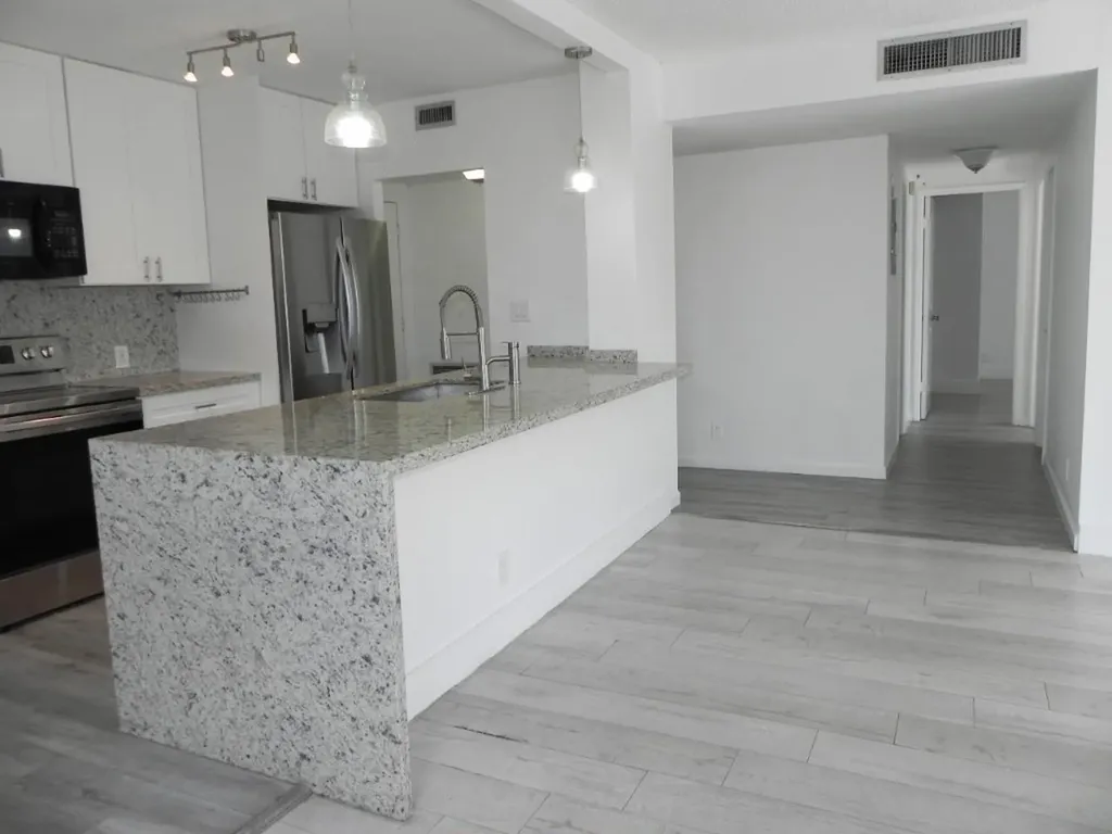 4200 Hillcrest Drive Hollywood FL 33021