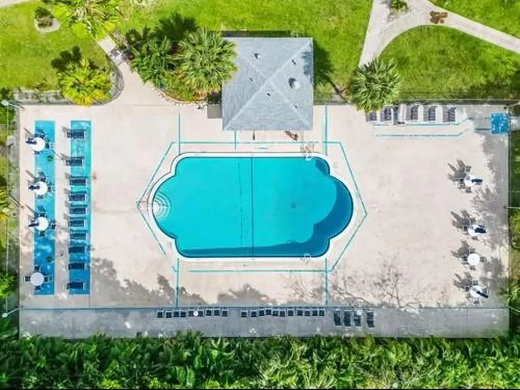 4200 Hillcrest Drive Hollywood FL 33021
