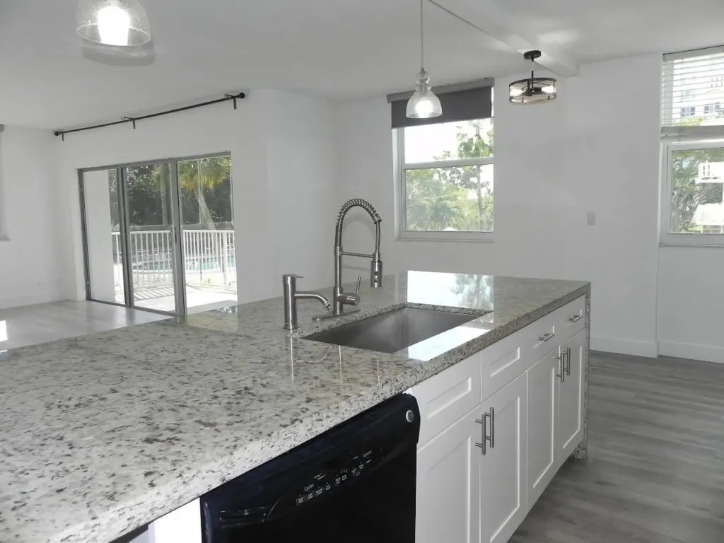 4200 Hillcrest Drive Hollywood FL 33021