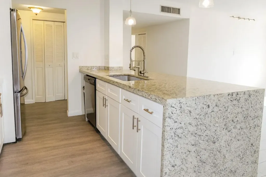 4200 Hillcrest Drive Hollywood FL 33021