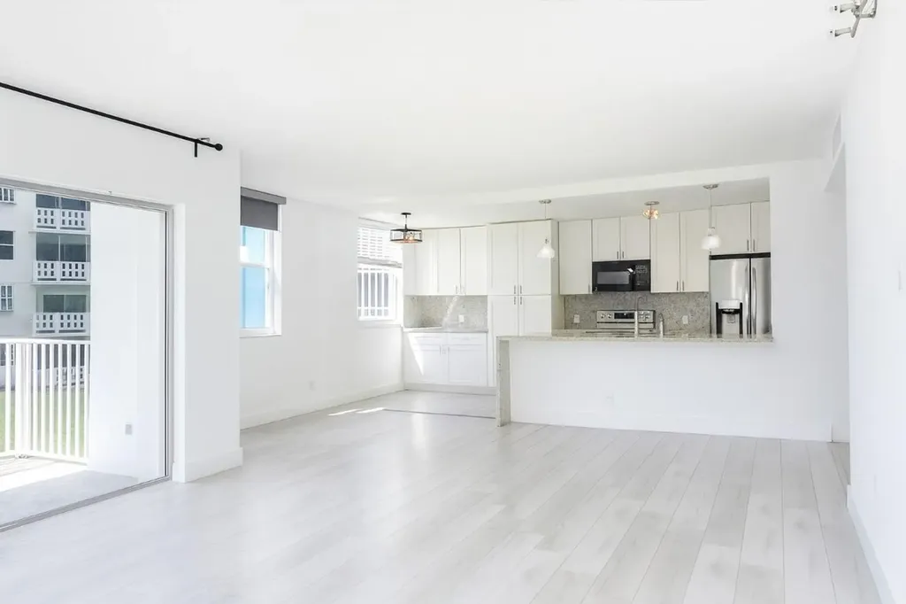 4200 Hillcrest Drive Hollywood FL 33021