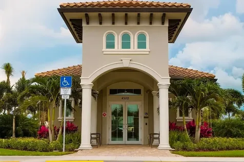 4200 Hillcrest Drive Hollywood FL 33021