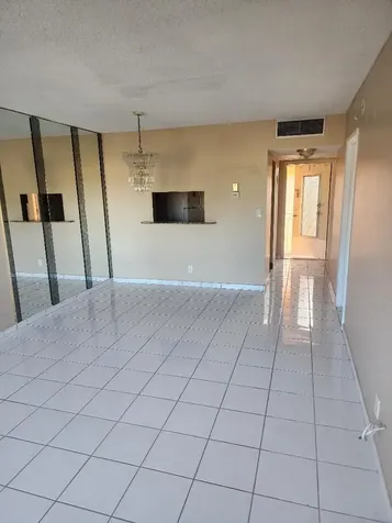 5031 W Oakland Park Boulevard Lauderdale Lakes FL 33313