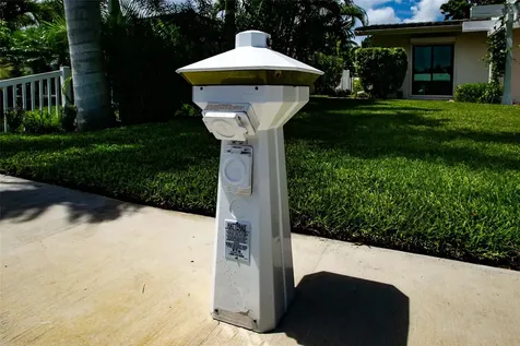 1806 NE 22nd Terrace Fort Lauderdale FL 33305