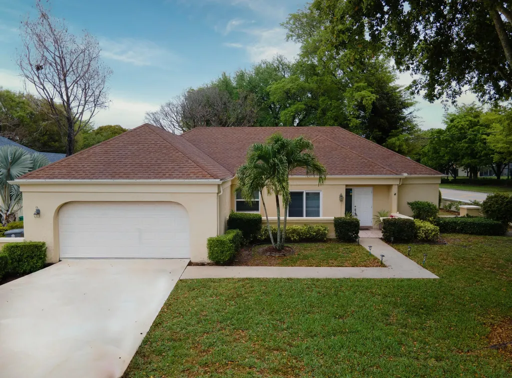 10195 Greentrail Drive Boynton Beach FL 33436
