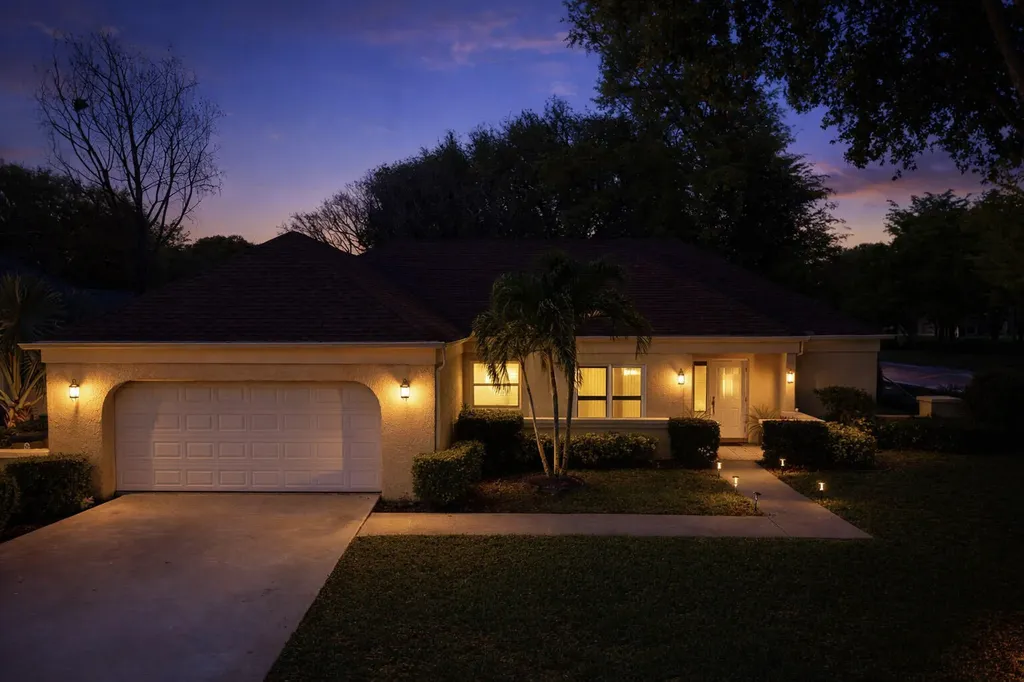 10195 Greentrail Drive Boynton Beach FL 33436