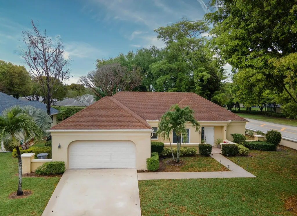 10195 Greentrail Drive Boynton Beach FL 33436