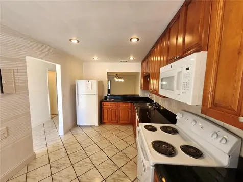 9421 NW 15th Street Pembroke Pines FL 33024