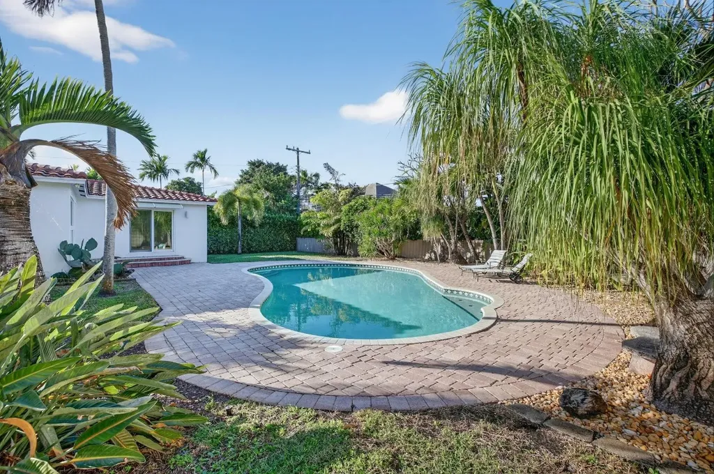 2317 NE 12th Street Fort Lauderdale FL 33304