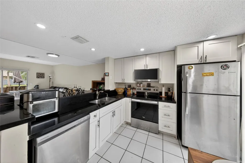 127 SW 3rd Street Pompano Beach FL 33060