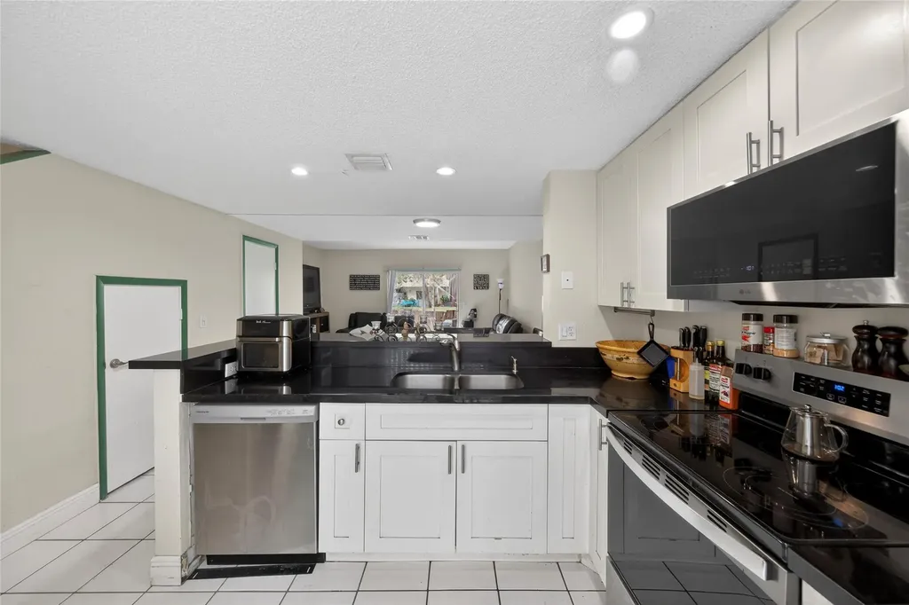 127 SW 3rd Street Pompano Beach FL 33060