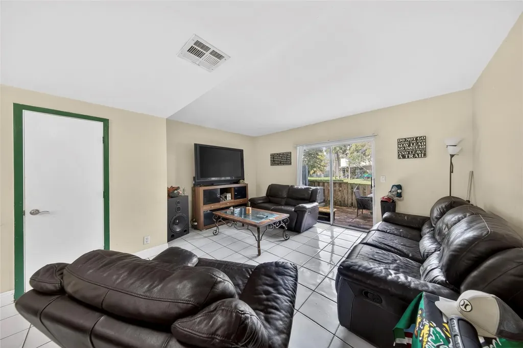 127 SW 3rd Street Pompano Beach FL 33060