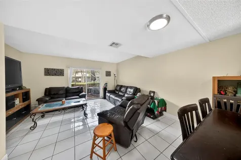 127 SW 3rd Street Pompano Beach FL 33060