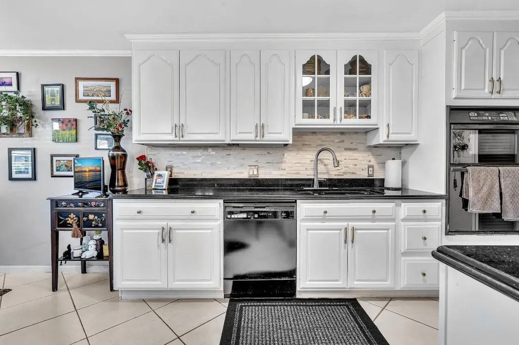 9050 Jacaranda Lane Plantation FL 33324