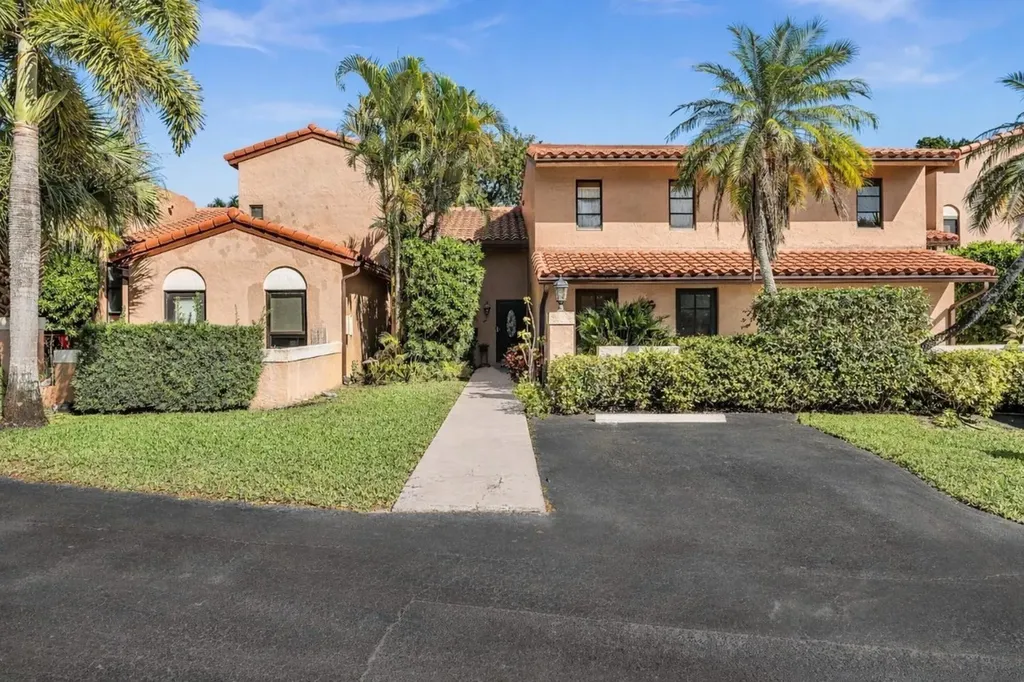 9050 Jacaranda Lane Plantation FL 33324