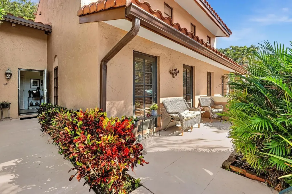 9050 Jacaranda Lane Plantation FL 33324