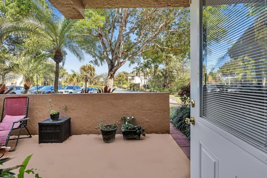 9050 Jacaranda Lane Plantation FL 33324