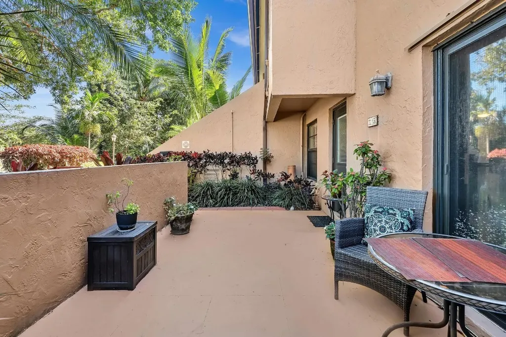 9050 Jacaranda Lane Plantation FL 33324