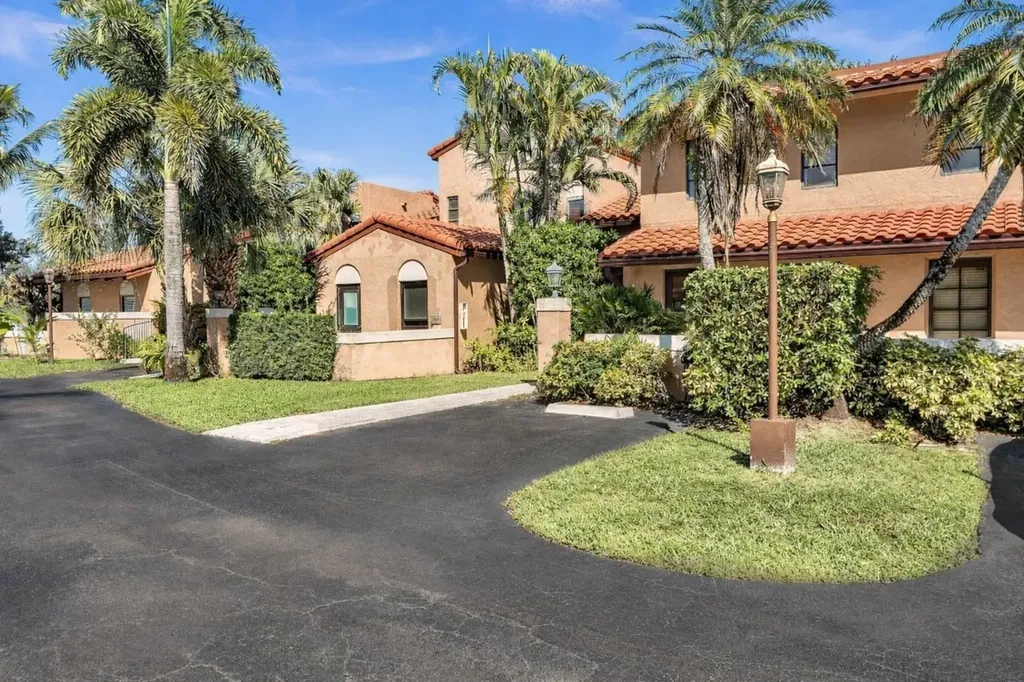 9050 Jacaranda Lane Plantation FL 33324