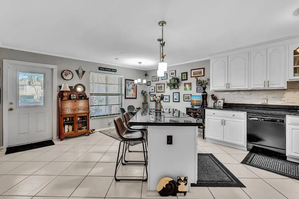 9050 Jacaranda Lane Plantation FL 33324