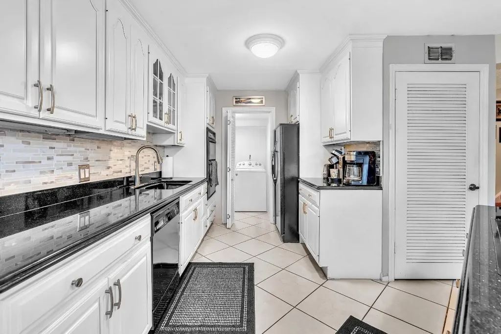 9050 Jacaranda Lane Plantation FL 33324