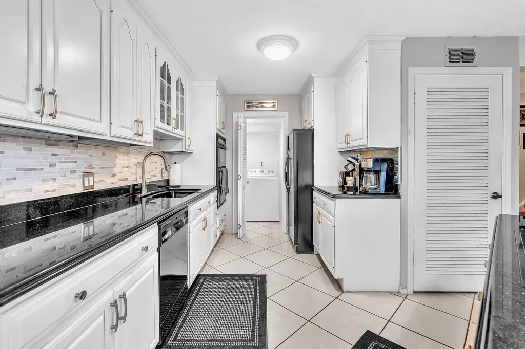 9050 Jacaranda Lane Plantation FL 33324