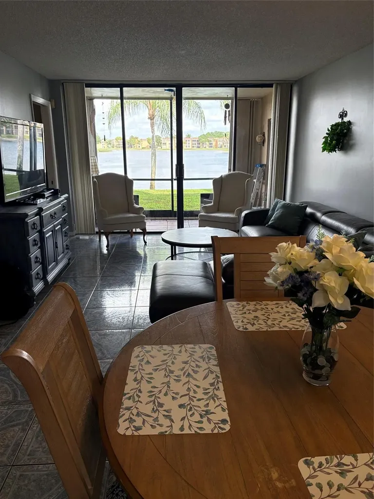 6207 Coral Lake Drive Pompano Beach FL 33063