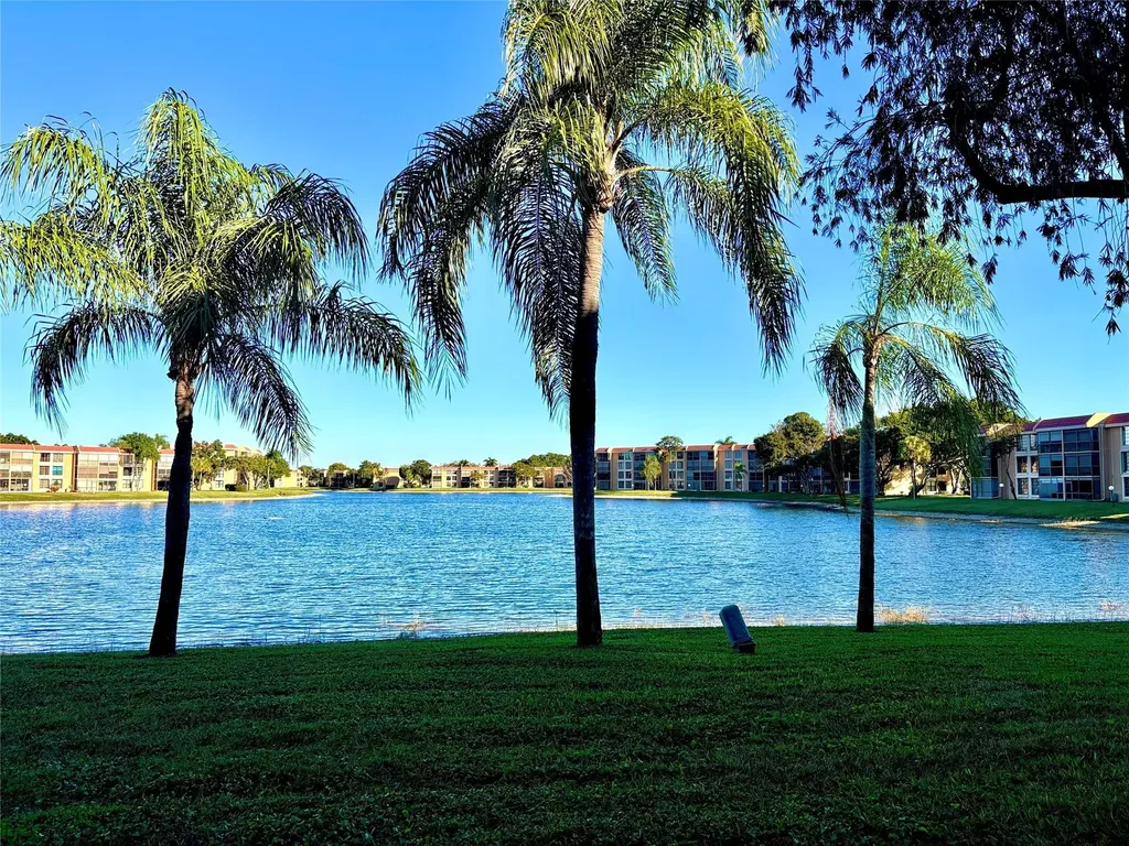 6207 Coral Lake Drive Pompano Beach FL 33063