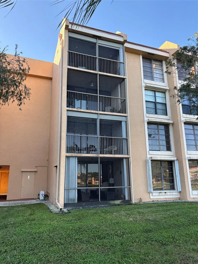 6207 Coral Lake Drive Pompano Beach FL 33063