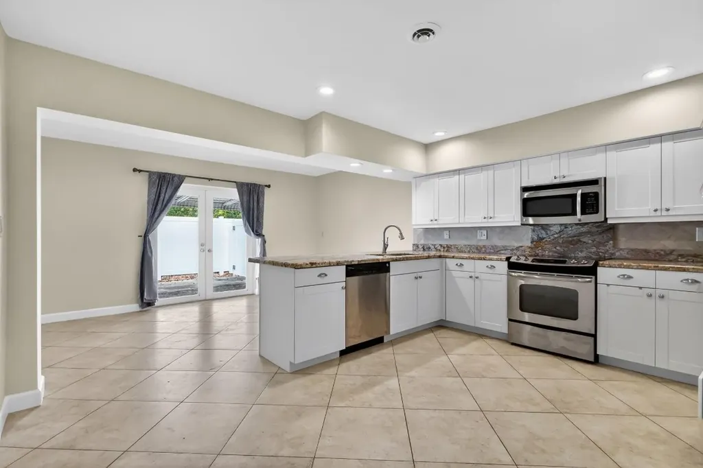 2125 NE 56th Court Fort Lauderdale FL 33308