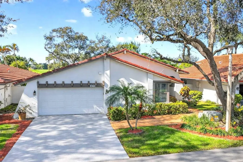 661 Hollows Circle Deerfield Beach FL 33442