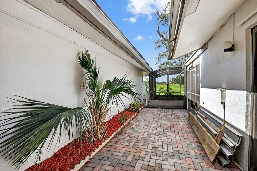 661 Hollows Circle Deerfield Beach FL 33442