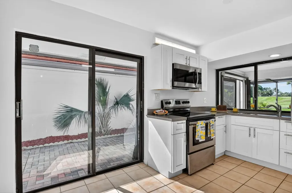 661 Hollows Circle Deerfield Beach FL 33442