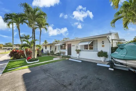 1933 SW 67th Avenue North Lauderdale FL 33068