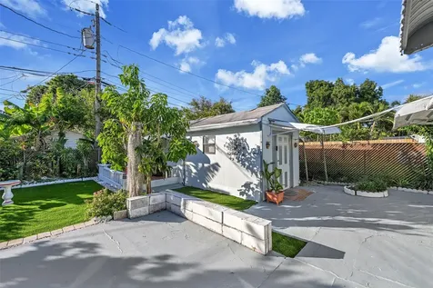 1933 SW 67th Avenue North Lauderdale FL 33068