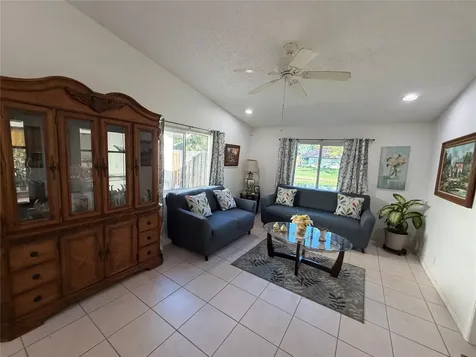 6711 S Parkway Drive Margate FL 33068