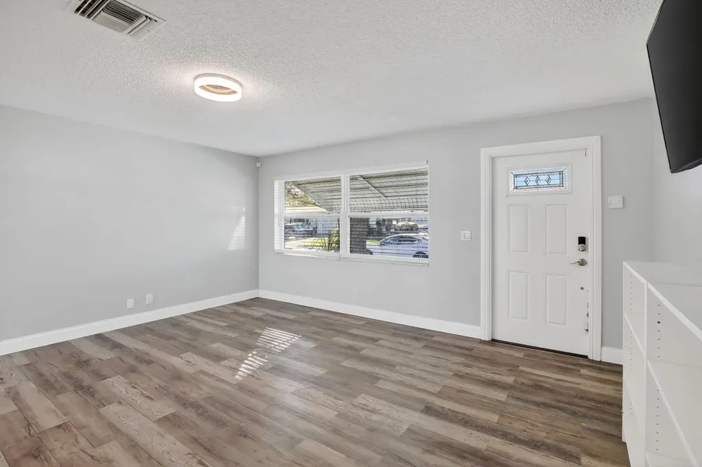 8845 NW 14th Street Plantation FL 33322