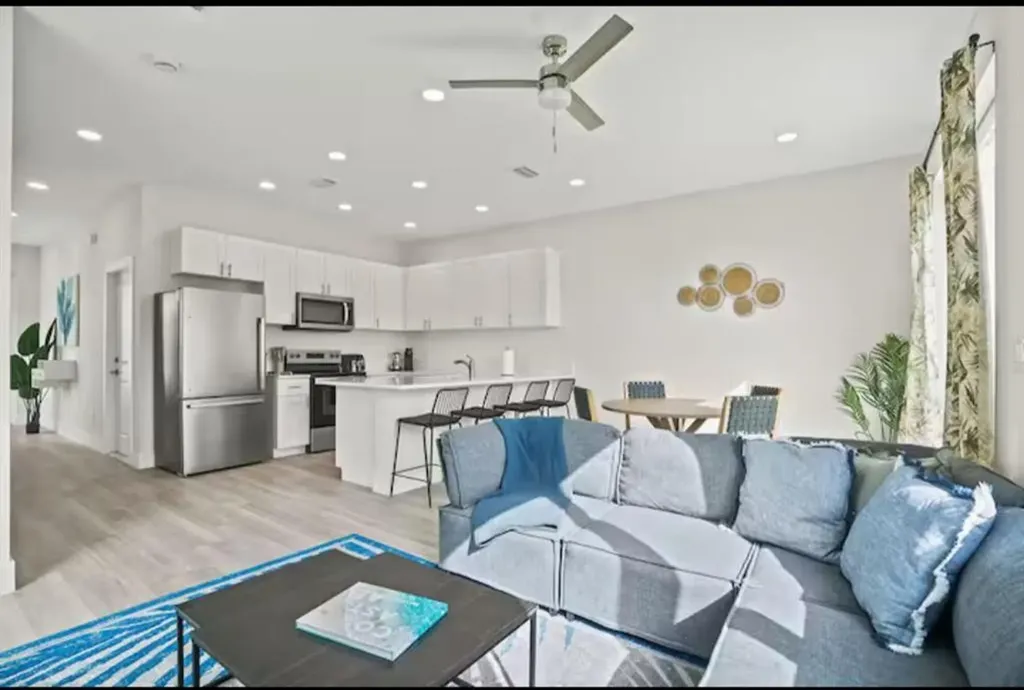 1547 W 26th Court Riviera Beach FL 33404