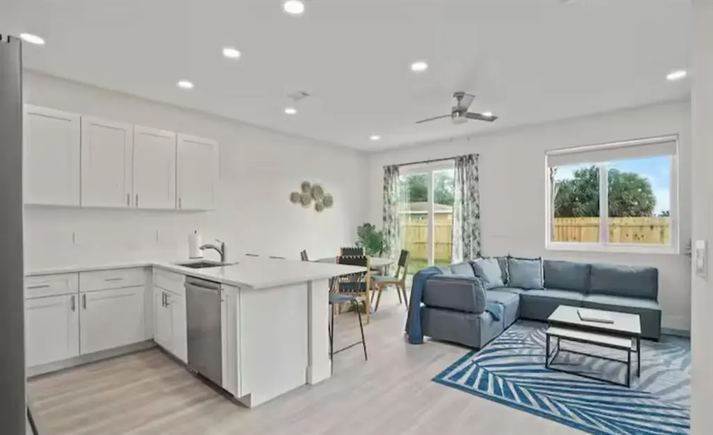 1547 W 26th Court Riviera Beach FL 33404
