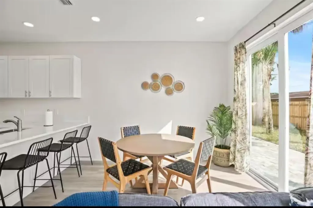 1547 W 26th Court Riviera Beach FL 33404